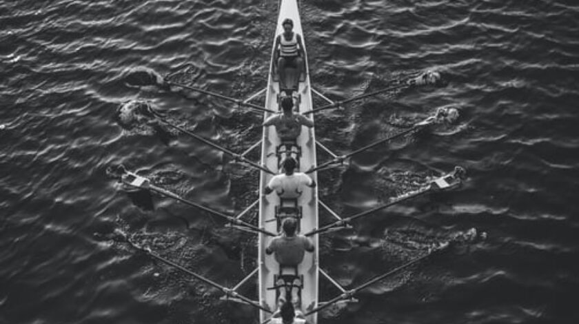 Uplifting a City with Each Stroke photo-1492366254240-43affaefc3e3